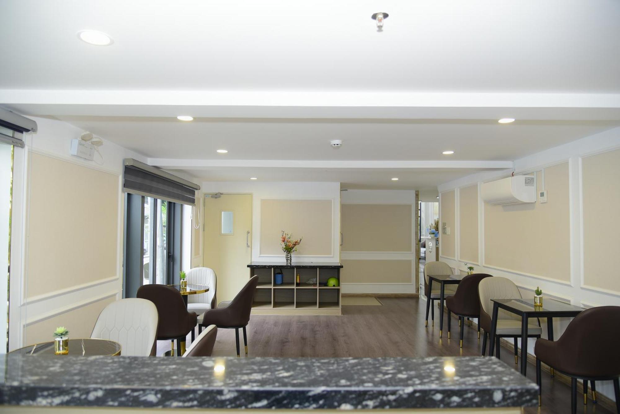 Hera Luxury Hotel Ho Chi Minh City Exterior photo