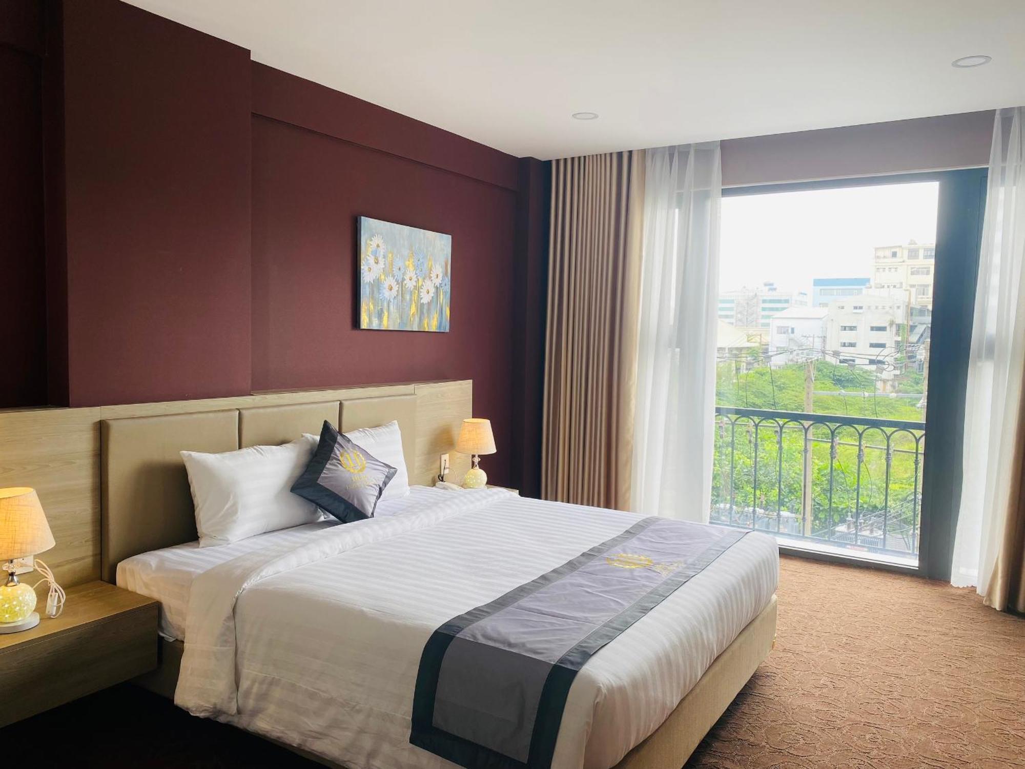 Hera Luxury Hotel Ho Chi Minh City Exterior photo