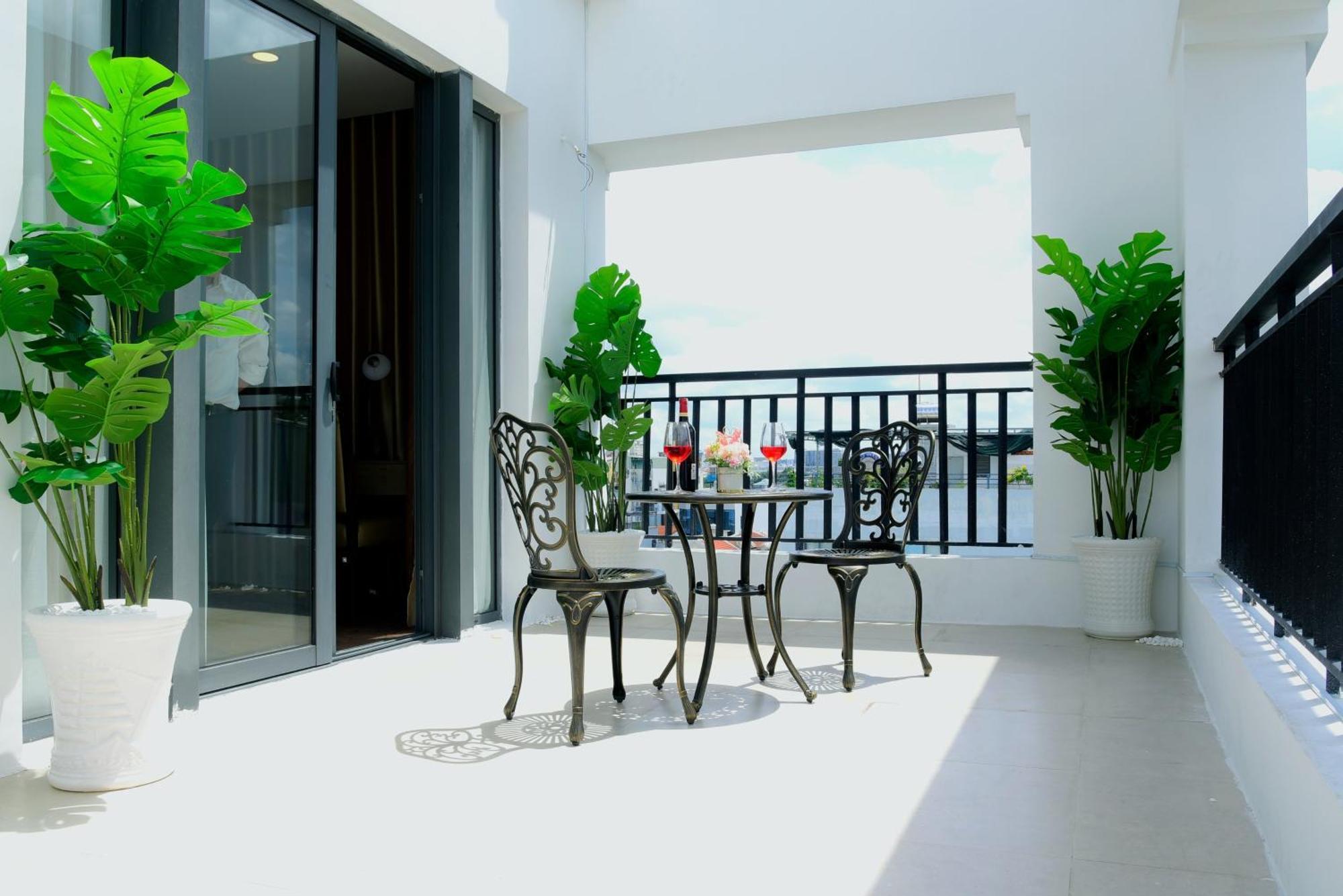 Hera Luxury Hotel Ho Chi Minh City Exterior photo